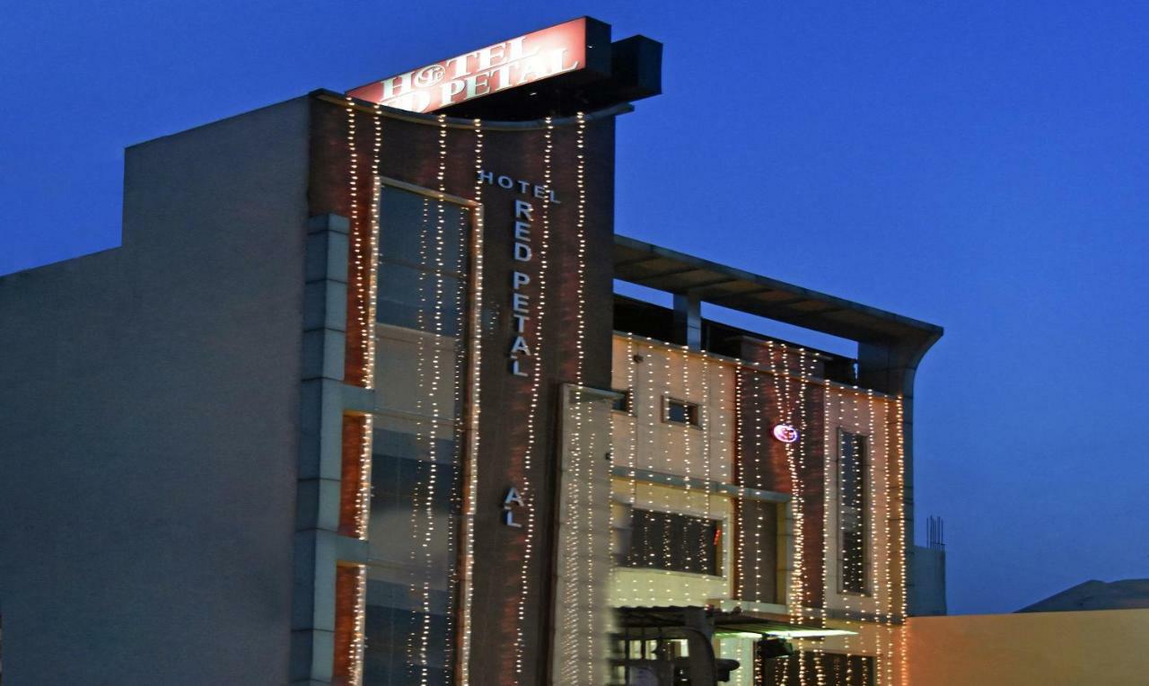 Treebo Red Petal Jalandhar Hotel Exterior photo